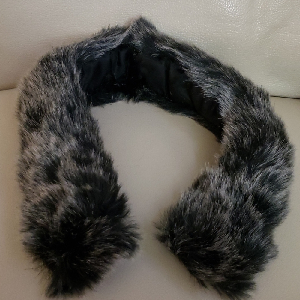 NWOT Removable fur collar